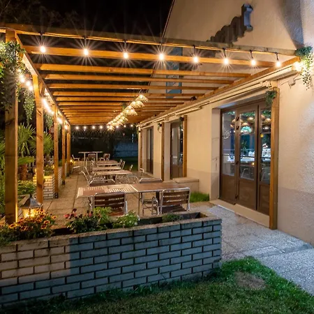 Hotel Kyriad Direct 2*