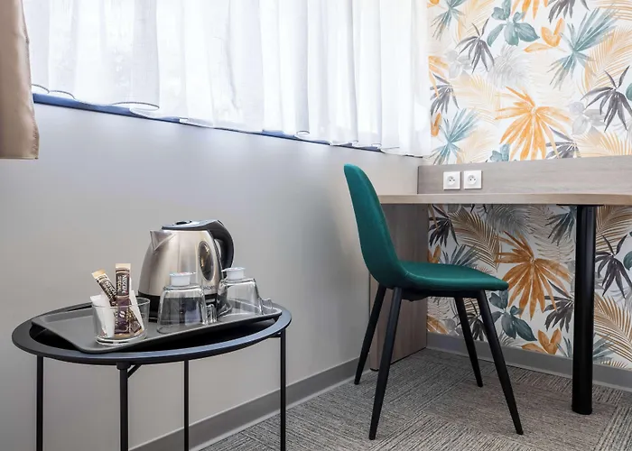 Hotel Kyriad Direct 2*